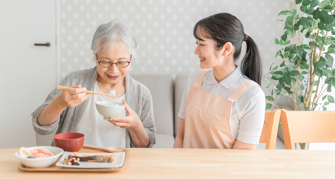 介護施設での食事イメージ